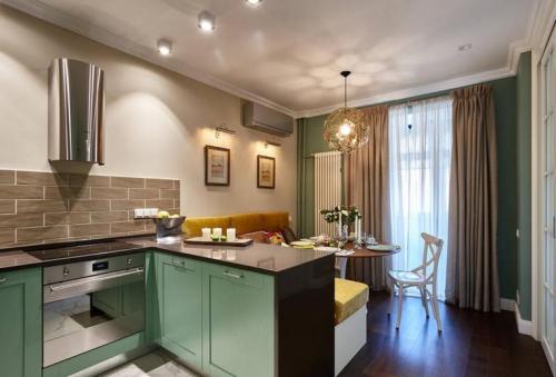 Шторы на кухне с балконной дверью. Что учесть, выбирая шторы на кухню с балконом 10