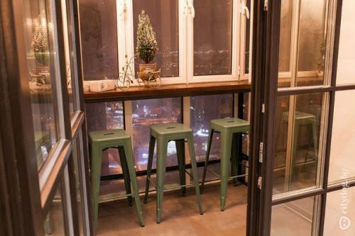 Фото дизайна кухни совмещенной с балконом. Кухня, совмещенная с лоджией 19