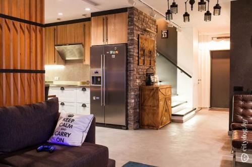 Фото дизайна кухни совмещенной с балконом. Кухня, совмещенная с лоджией 15