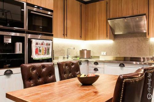 Фото дизайна кухни совмещенной с балконом. Кухня, совмещенная с лоджией 17