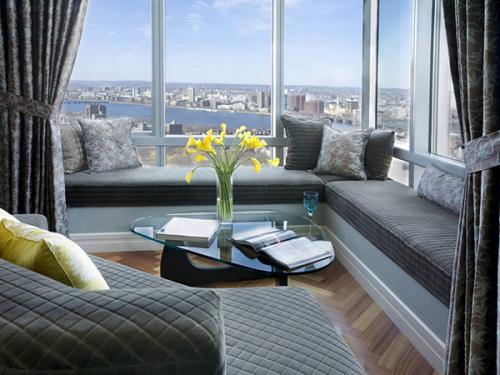 Подоконник лежанка. Какой подоконник подойдет для использования в качестве дивана