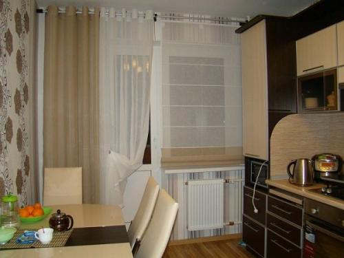 Кухонные шторы с балконной дверью. Основные правила при выборе штор на кухню с балконной дверью 04