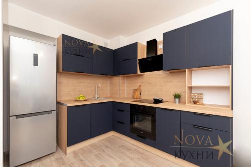 Современные тренды в дизайне кухонь-гостиных для 2025 года 07