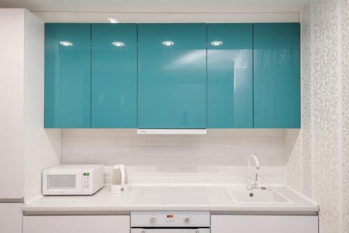 Современные тренды в дизайне кухонь-гостиных для 2025 года 04