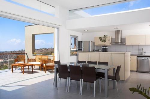 Дизайн кухни 8м2 с балконом. Дизайн кухни 8-12 кв.м. в квартире с балконом. ТОП-5 советов для объединение пространства + 100 ФОТО