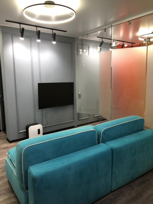 Раздвижная перегородка гармошка в комнате. Стеклянная перегородка складная (гармошка) в реальности