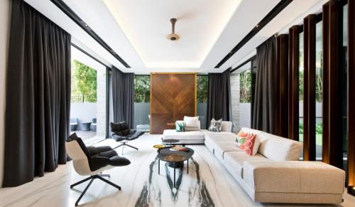 Декор стен в гостиной в современном стиле. Материалы для дизайна