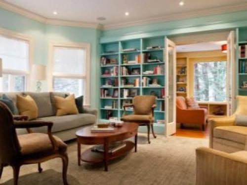 Декоративные полки на стену. Полки в интерьере гостиной 34