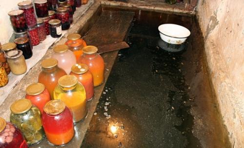 Пластиковый погреб при высоком угв. Особенности строительства погреба