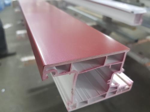 Цветные подоконники в интерьере. Цветные пластиковые окна: разнообразь скучный интерьер!