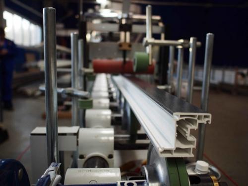 Цветные подоконники в интерьере. Цветные пластиковые окна: разнообразь скучный интерьер!