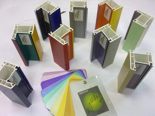 Цветные подоконники в интерьере. Цветные пластиковые окна: разнообразь скучный интерьер!