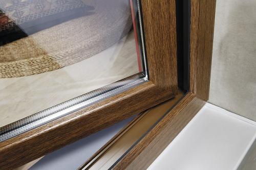 Цветные подоконники в интерьере. Цветные пластиковые окна: разнообразь скучный интерьер!