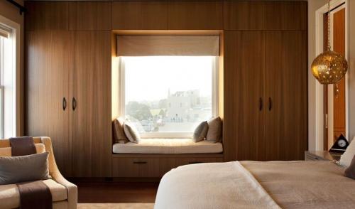 Сидячий подоконник. Особенности подоконника дивана и его роль в интерьере