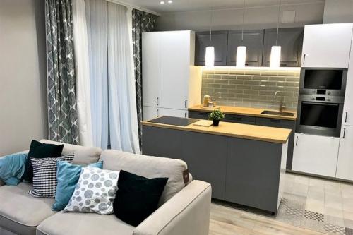 Современные шторы на кухню. Особенности штор для кухни