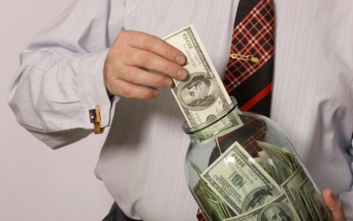 Где хранить деньги дома приметы. Допустимые места в квартире для хранения сбережений