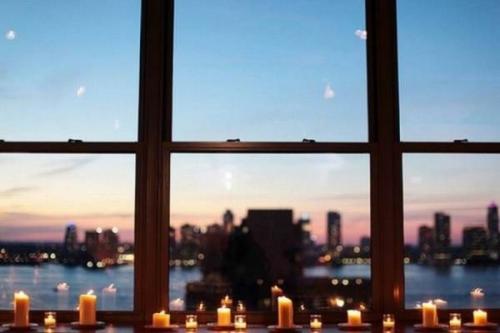 Как украсить подоконник своими руками в разные сезоны. Оформление подоконника нестандартного окна