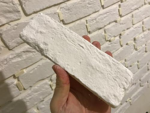 Можно ли клеить декоративный камень на обои. Сочетание обоев и камня в интерьере