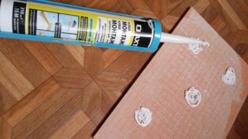 Можно ли клеить декоративный камень на жидкие гвозди. Как надежно приклеить натуральный камень на жидкие гвозди