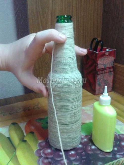 Создай свою уникальную вазу из бутылки и шпагата 08