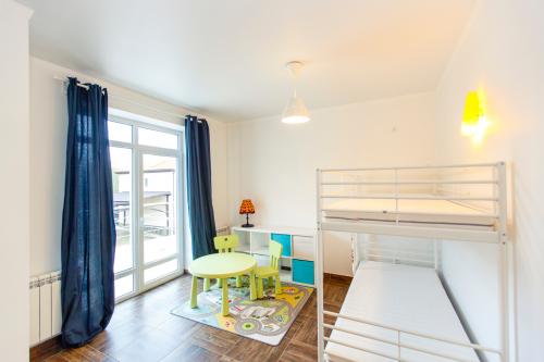 Создание комфортной среды для ребенка: правильное освещение функциональных зон в детской комнате 08