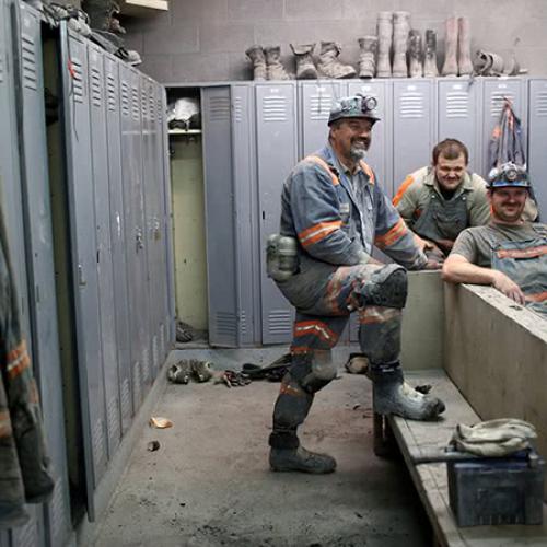 Как выбрать идеальный шкафчик для обуви для раздевалок 11