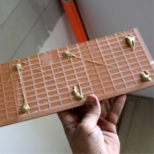 Можно ли клеить декоративный камень на жидкие гвозди. Как надежно приклеить натуральный камень на жидкие гвозди