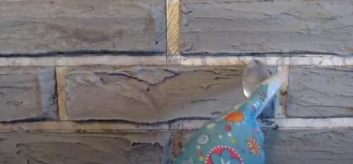 Как вырезать обои под камень. Как сделать имитацию кирпичной кладки своими руками: ТОП-5 способов