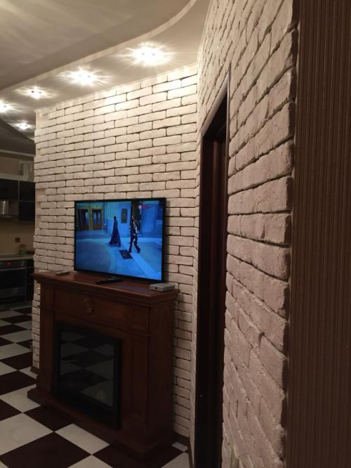 На что клеить декоративный камень из гипса. Плюсы гипсовой плитки