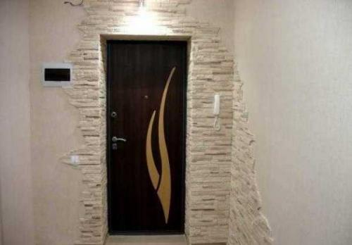 Как клеить декоративный камень на обои. Что сначала клеить гипсовый камень или обои. Отделка кухонь обоями и декоративным камнем 01