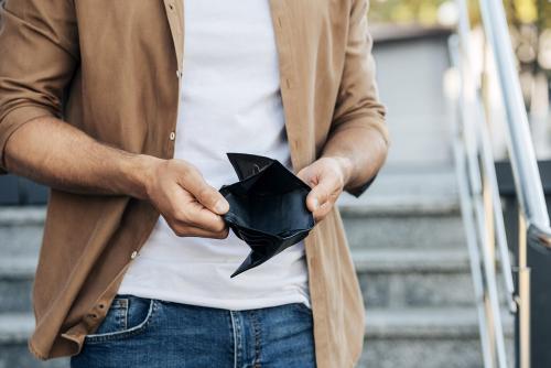 Заговор на большие деньги: как это работает и кто за этим стоит 01