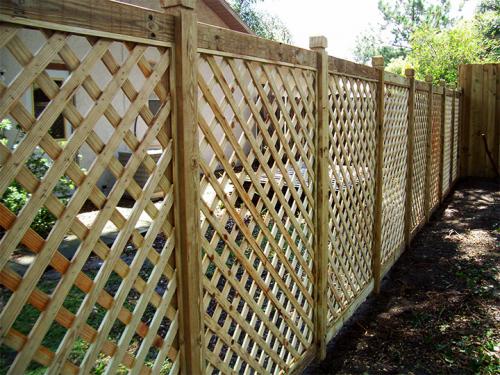 Забор из реек. Строительство решетчатого забора из дерева: материалы, способы монтажа