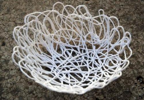 Ваза из ниток и клея своими руками