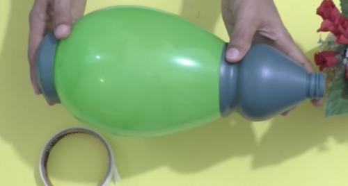 Ваза из пластиковой бутылки и воздушного шарика.. Вот такие прекрасные вазы можно сделать своими руками