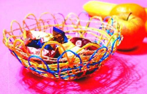 Ваза из ниток и клея своими руками