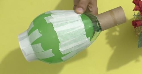 Ваза из пластиковой бутылки и воздушного шарика.. Вот такие прекрасные вазы можно сделать своими руками