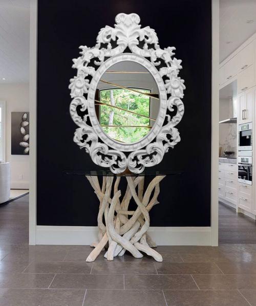 Зеркало сбоку от входной двери. Можно ли устанавливать зеркало напротив входа