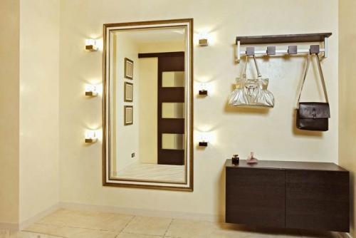 Приметы куда вешать зеркало. Где разместить в доме