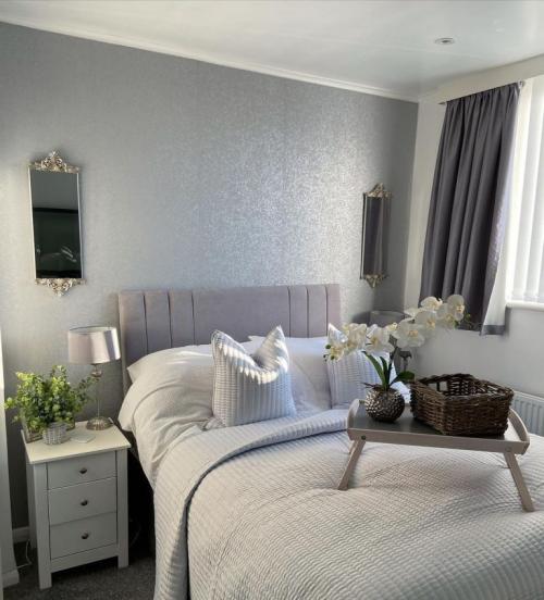 Зеркало на кухне по Фен шуй. Где нельзя вешать зеркало в квартире: правила Фен шуй по правильному расположению