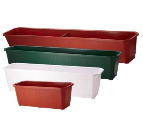 Цветы на пластиковом окне. Ящики для выращивания цветов за окном