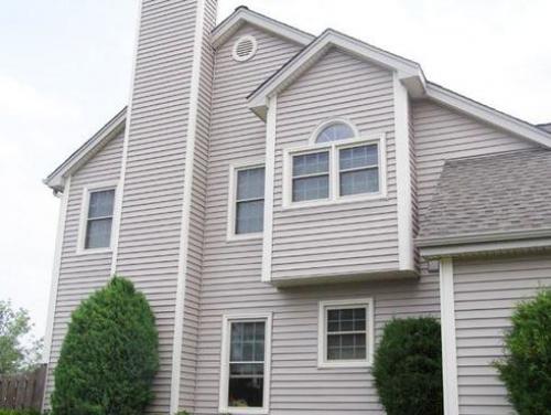 Сейчас я расскажу, как обшить кирпичный дом сайдингом своими руками 07