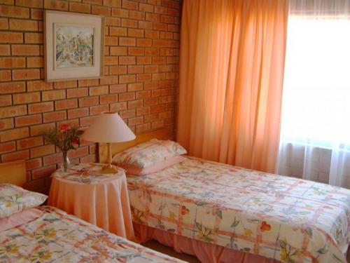 Персиковый цвет стен в спальне. Комбинации персиковых тонов