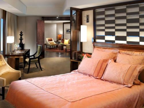 Персиковый цвет стен в спальне. Комбинации персиковых тонов