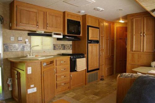 Какой цвет сочетается с коричневым в интерьере. Коричневый цвет в интерьере: где и как? 12