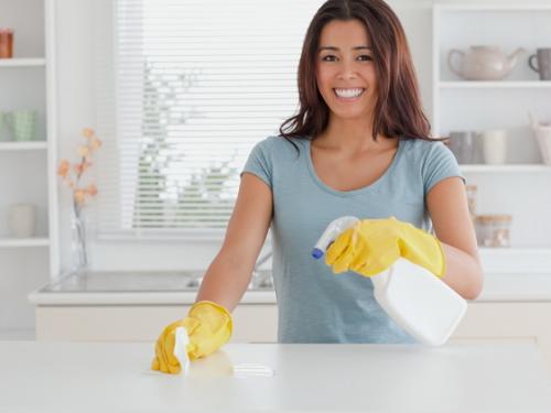 Как почистить не полированную мебель в домашних условиях. Уход за полированной, лакированной и глянцевой мебелью в домашних условиях простыми средствами