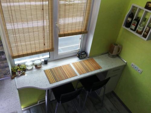 Как украсить подоконник на кухне и других.. Подоконник на кухне: особенности использования, рекомендации по выбору. 115 фото функциональных подоконников в интерьере кухни