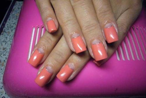 Абрикосовый маникюр с цветами. Популярные техники