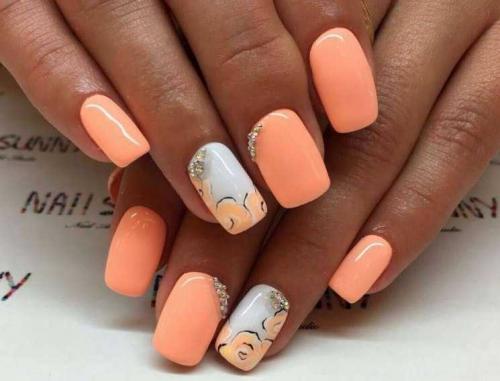 Абрикосовый маникюр с цветами. Популярные техники