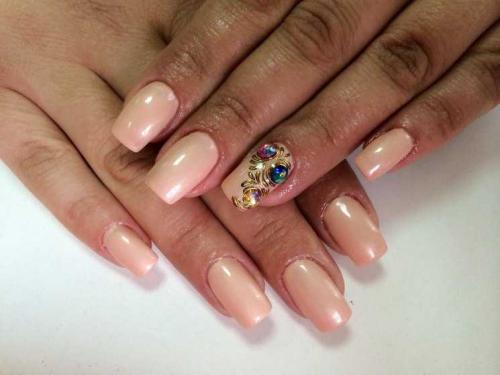 Абрикосовый маникюр с цветами. Популярные техники