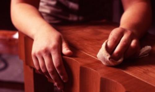 Как вернуть блеск полированной мебели. Как вернуть блеск мебели за считанные секунды